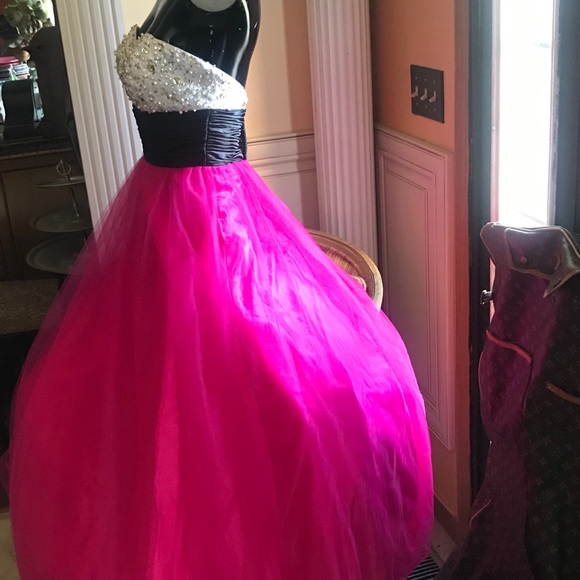 New David’s Bridal Formal Sequins Top Dress - Picture 3 of 7